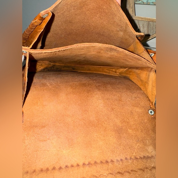 Vintage Hand tooled Leather Crossbody Bag - Picture 7 of 11